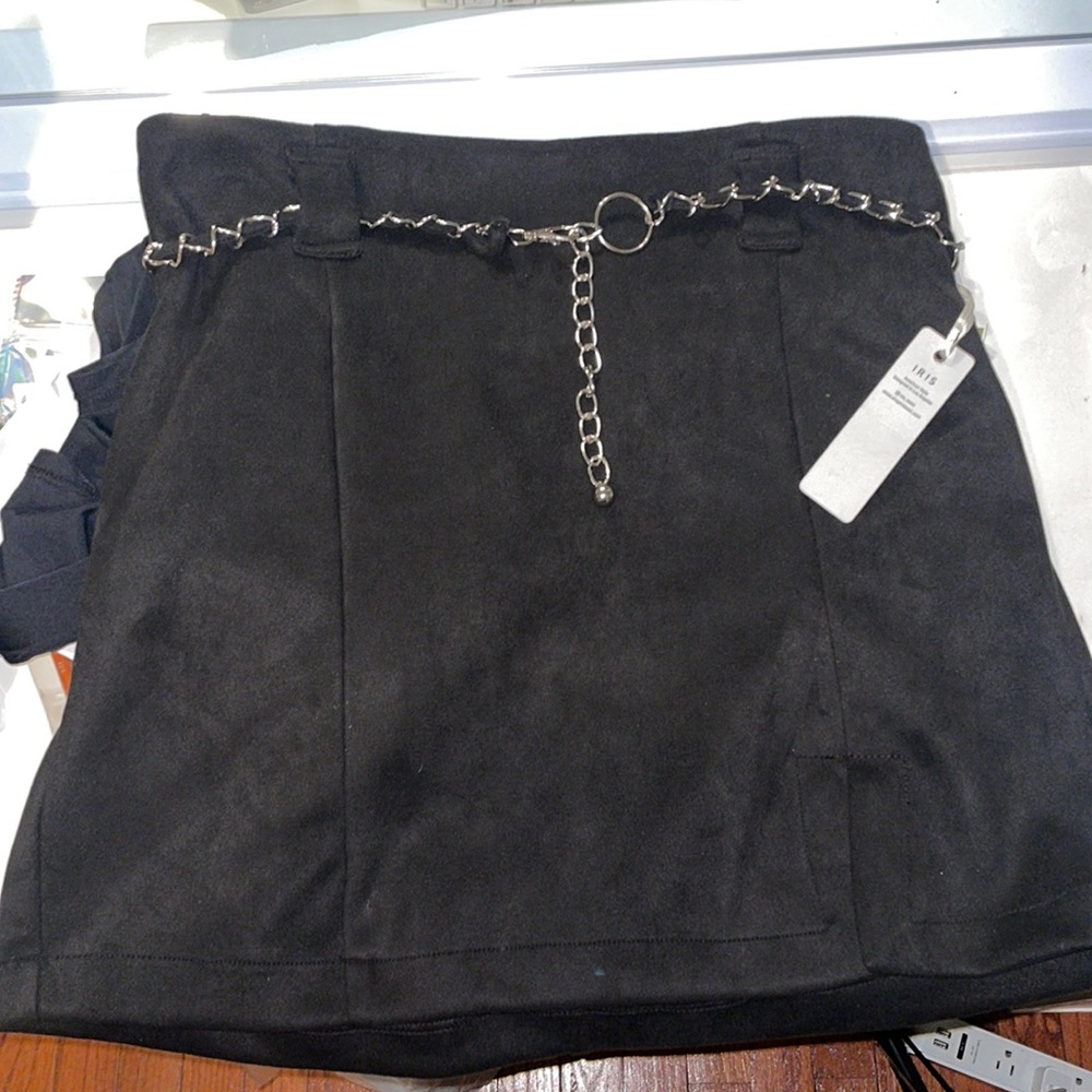 NWT- suede like skirt. With belt stretchy
